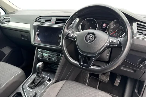 YK70XZO Volkswagen Tiguan 2.0 TDI Match DSG 4Motion Euro 6 (s/s) 5dr Thumbnail #19