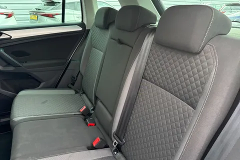 YK70XZO Volkswagen Tiguan 2.0 TDI Match DSG 4Motion Euro 6 (s/s) 5dr Thumbnail #20
