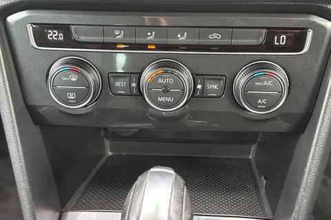YK70XZO Volkswagen Tiguan 2.0 TDI Match DSG 4Motion Euro 6 (s/s) 5dr Thumbnail #23