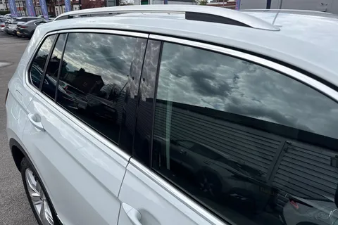 YK70XZO Volkswagen Tiguan 2.0 TDI Match DSG 4Motion Euro 6 (s/s) 5dr Thumbnail #29