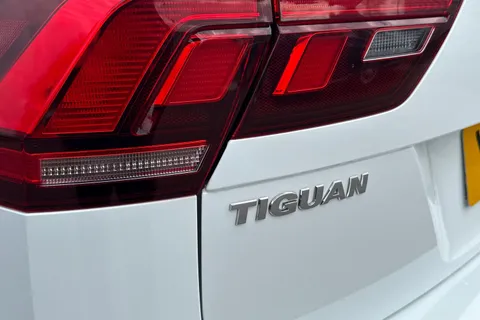 YK70XZO Volkswagen Tiguan 2.0 TDI Match DSG 4Motion Euro 6 (s/s) 5dr Thumbnail #32