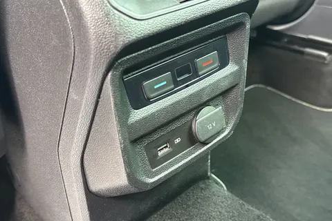 YK70XZO Volkswagen Tiguan 2.0 TDI Match DSG 4Motion Euro 6 (s/s) 5dr Thumbnail #35