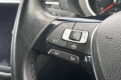 YK70XZO Volkswagen Tiguan 2.0 TDI Match DSG 4Motion Euro 6 (s/s) 5dr Thumbnail #39