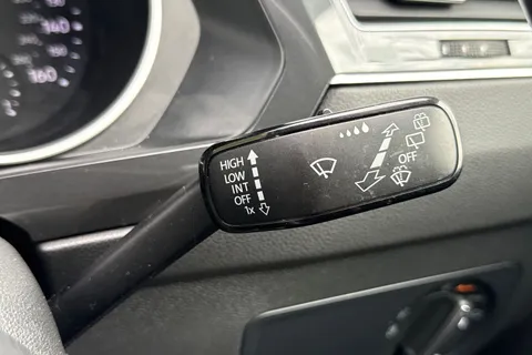 YK70XZO Volkswagen Tiguan 2.0 TDI Match DSG 4Motion Euro 6 (s/s) 5dr Thumbnail #40