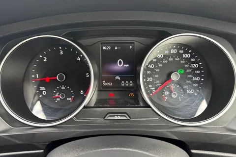 YK70XZO Volkswagen Tiguan 2.0 TDI Match DSG 4Motion Euro 6 (s/s) 5dr Thumbnail #42