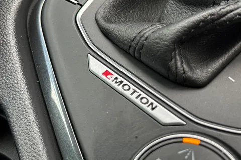 YK70XZO Volkswagen Tiguan 2.0 TDI Match DSG 4Motion Euro 6 (s/s) 5dr Thumbnail #44