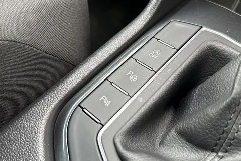 YK70XZO Volkswagen Tiguan 2.0 TDI Match DSG 4Motion Euro 6 (s/s) 5dr Thumbnail #46