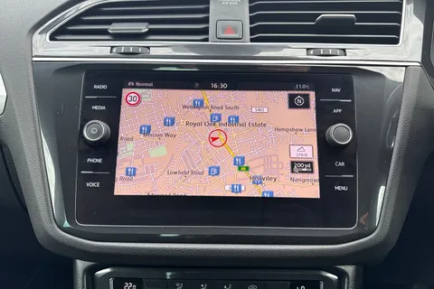 YK70XZO Volkswagen Tiguan 2.0 TDI Match DSG 4Motion Euro 6 (s/s) 5dr Thumbnail #47