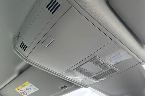 YK70XZO Volkswagen Tiguan 2.0 TDI Match DSG 4Motion Euro 6 (s/s) 5dr Thumbnail #50