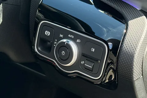 FV74OFN Mercedes-Benz Cla Class 1.3 CLA200h MHEV AMG Line (Executive) Coupe 7G-DCT Euro 6 (s/s) 4dr Thumbnail #33