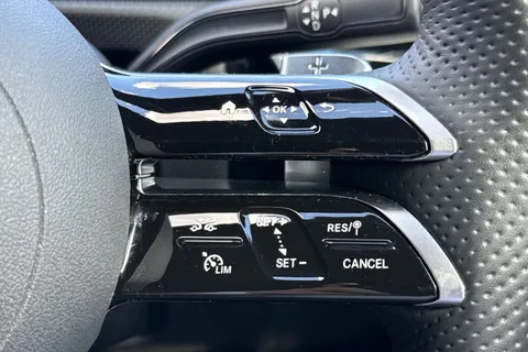 FV74OFN Mercedes-Benz Cla Class 1.3 CLA200h MHEV AMG Line (Executive) Coupe 7G-DCT Euro 6 (s/s) 4dr Thumbnail #38