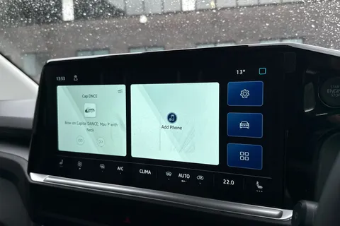 PK26UEH Volkswagen Transporter 2.0 TDI 110 Commerce Pro Van Thumbnail #17