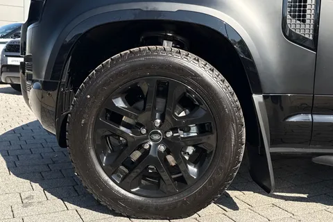 Land Rover Defender 110 3.0 D250 MHEV X-Dynamic SE Auto 4WD Euro 6 (s/s) 5dr Thumbnail #9