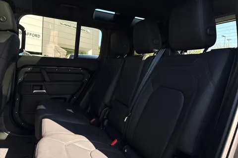 Land Rover Defender 110 3.0 D250 MHEV X-Dynamic SE Auto 4WD Euro 6 (s/s) 5dr Thumbnail #14