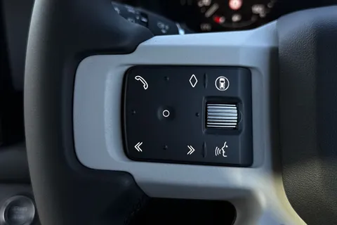 Land Rover Defender 110 3.0 D250 MHEV X-Dynamic SE Auto 4WD Euro 6 (s/s) 5dr Thumbnail #18