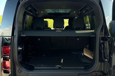 Land Rover Defender 110 3.0 D250 MHEV X-Dynamic SE Auto 4WD Euro 6 (s/s) 5dr Thumbnail #22