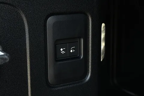 Land Rover Defender 110 3.0 D250 MHEV X-Dynamic SE Auto 4WD Euro 6 (s/s) 5dr Thumbnail #24