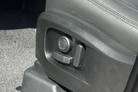 Land Rover Defender 110 3.0 D250 MHEV X-Dynamic SE Auto 4WD Euro 6 (s/s) 5dr Thumbnail #28