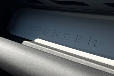Land Rover Defender 110 3.0 D250 MHEV X-Dynamic SE Auto 4WD Euro 6 (s/s) 5dr Thumbnail #34