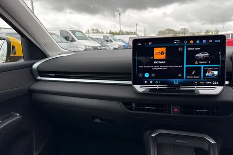  Volkswagen T-Roc 1.5 eTSI MHEV Life DSG Euro 6 (s/s) 5dr Thumbnail #20