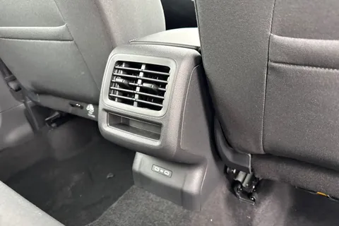  Volkswagen T-Roc 1.5 eTSI MHEV Life DSG Euro 6 (s/s) 5dr Thumbnail #29