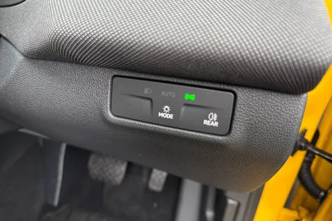  Volkswagen T-Roc 1.5 eTSI MHEV Life DSG Euro 6 (s/s) 5dr Thumbnail #30