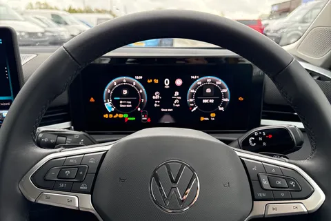  Volkswagen T-Roc 1.5 eTSI MHEV Life DSG Euro 6 (s/s) 5dr Thumbnail #32