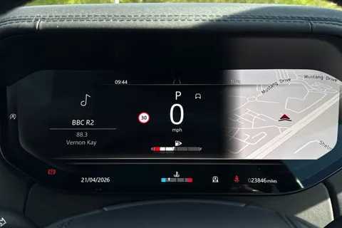 DP73JXO Land Rover Range Rover 3.0 D300 HSE 5dr Thumbnail #18