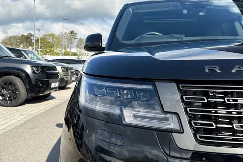 DP73JXO Land Rover Range Rover 3.0 D300 HSE 5dr Thumbnail #32