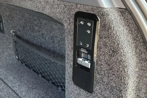 DP73JXO Land Rover Range Rover 3.0 D300 HSE 5dr Thumbnail #37