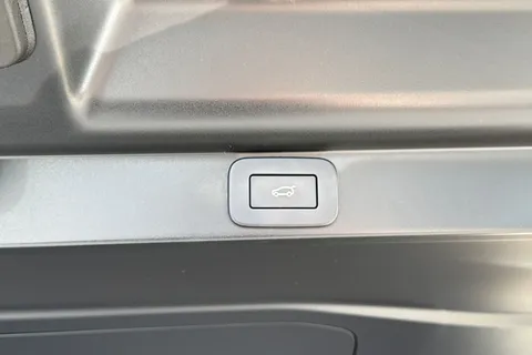 DP73JXO Land Rover Range Rover 3.0 D300 HSE 5dr Thumbnail #38