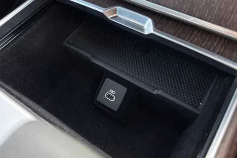 DP73JXO Land Rover Range Rover 3.0 D300 HSE 5dr Thumbnail #49