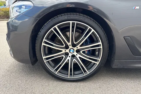 HJ68MYA BMW 5 Series 3.0 530d M Sport Touring Auto Euro 6 (s/s) 5dr Thumbnail #11