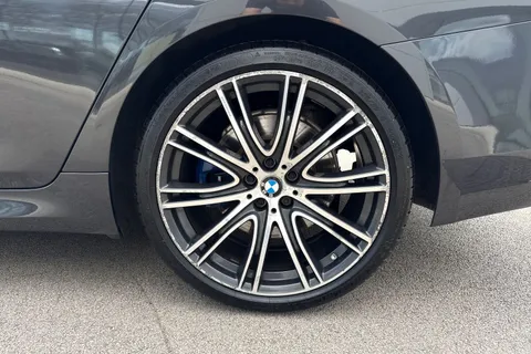 HJ68MYA BMW 5 Series 3.0 530d M Sport Touring Auto Euro 6 (s/s) 5dr Thumbnail #12