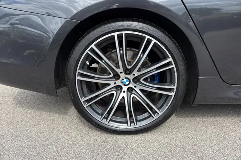 HJ68MYA BMW 5 Series 3.0 530d M Sport Touring Auto Euro 6 (s/s) 5dr Thumbnail #13