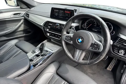HJ68MYA BMW 5 Series 3.0 530d M Sport Touring Auto Euro 6 (s/s) 5dr Thumbnail #15