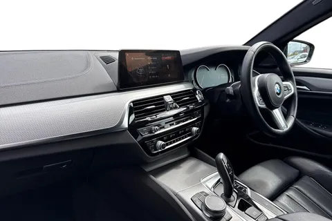 HJ68MYA BMW 5 Series 3.0 530d M Sport Touring Auto Euro 6 (s/s) 5dr Thumbnail #16