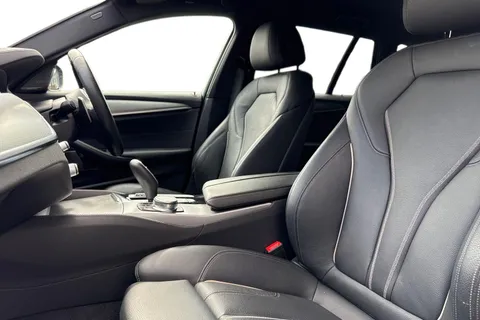 HJ68MYA BMW 5 Series 3.0 530d M Sport Touring Auto Euro 6 (s/s) 5dr Thumbnail #17