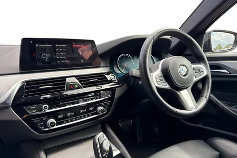 HJ68MYA BMW 5 Series 3.0 530d M Sport Touring Auto Euro 6 (s/s) 5dr Thumbnail #19