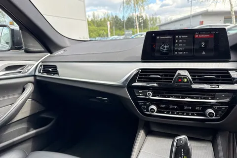 HJ68MYA BMW 5 Series 3.0 530d M Sport Touring Auto Euro 6 (s/s) 5dr Thumbnail #21