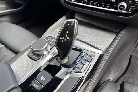 HJ68MYA BMW 5 Series 3.0 530d M Sport Touring Auto Euro 6 (s/s) 5dr Thumbnail #24