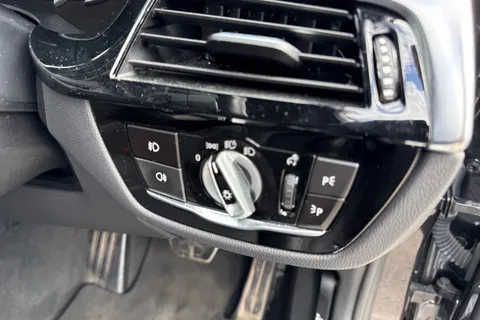 HJ68MYA BMW 5 Series 3.0 530d M Sport Touring Auto Euro 6 (s/s) 5dr Thumbnail #32