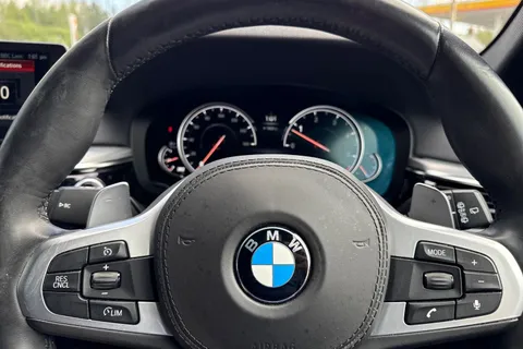 HJ68MYA BMW 5 Series 3.0 530d M Sport Touring Auto Euro 6 (s/s) 5dr Thumbnail #34