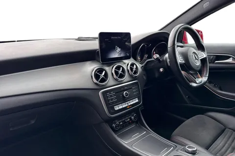 SA69EAY Mercedes-Benz Gla 1.6 GLA180 AMG Line Edition 7G-DCT Euro 6 (s/s) 5dr Thumbnail #16
