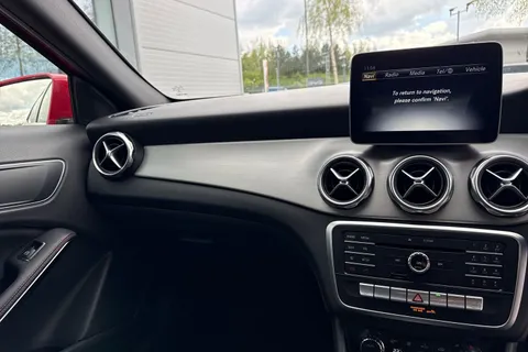 SA69EAY Mercedes-Benz Gla 1.6 GLA180 AMG Line Edition 7G-DCT Euro 6 (s/s) 5dr Thumbnail #21