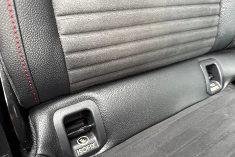 SA69EAY Mercedes-Benz Gla 1.6 GLA180 AMG Line Edition 7G-DCT Euro 6 (s/s) 5dr Thumbnail #31