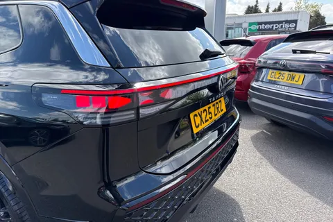 CX25ZRZ Volkswagen Tayron 1.5 eTSI R-Line 5dr DSG7 7 Seat ⭐Pan Roof, 20' York Alloys, Comfort Pack⭐ Thumbnail #9