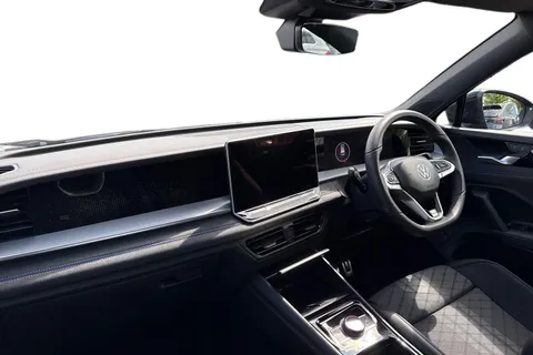 CX25ZRZ Volkswagen Tayron 1.5 eTSI R-Line 5dr DSG7 7 Seat ⭐Pan Roof, 20' York Alloys, Comfort Pack⭐ Thumbnail #16