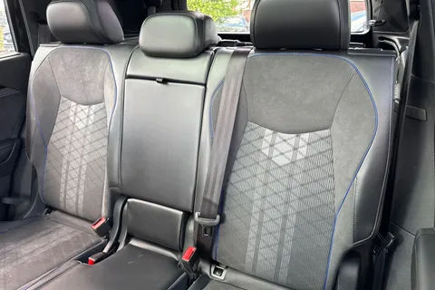 CX25ZRZ Volkswagen Tayron 1.5 eTSI R-Line 5dr DSG7 7 Seat ⭐Pan Roof, 20' York Alloys, Comfort Pack⭐ Thumbnail #20