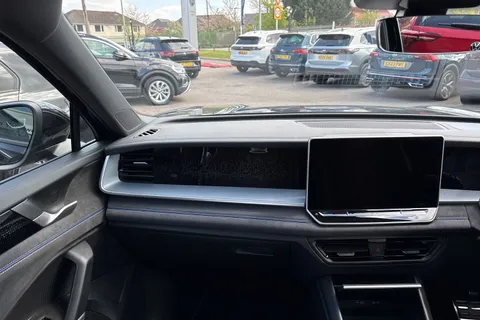 CX25ZRZ Volkswagen Tayron 1.5 eTSI R-Line 5dr DSG7 7 Seat ⭐Pan Roof, 20' York Alloys, Comfort Pack⭐ Thumbnail #21